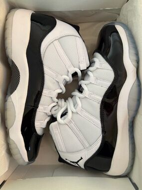 Air Jordan 11 Retro Concord